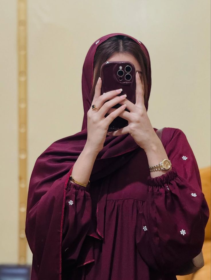 AYESHA TRADER